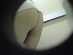 Pissing girl hidden camera